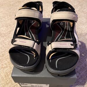 ECCO Women Sandals in Black and Tan